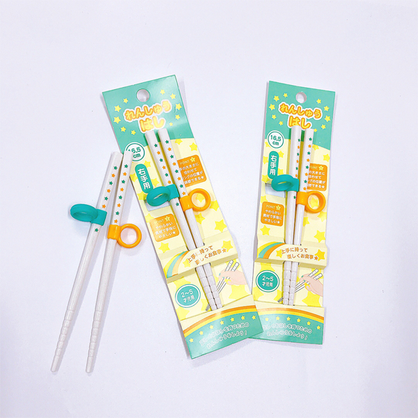 Đũa tập gắp xỏ ngón cho bé Seria nhẹ – hỗ trợ bé tự lập khi ăn 4 Đũa tập gắp xỏ ngón cho bé Seria nhẹ – hỗ trợ bé tự lập khi ăn - Ảnh 4