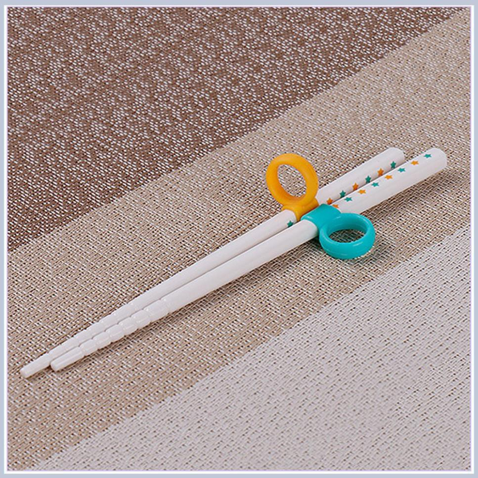 Đũa tập gắp xỏ ngón cho bé Seria nhẹ – hỗ trợ bé tự lập khi ăn 3 Đũa tập gắp xỏ ngón cho bé Seria nhẹ – hỗ trợ bé tự lập khi ăn - Ảnh 3