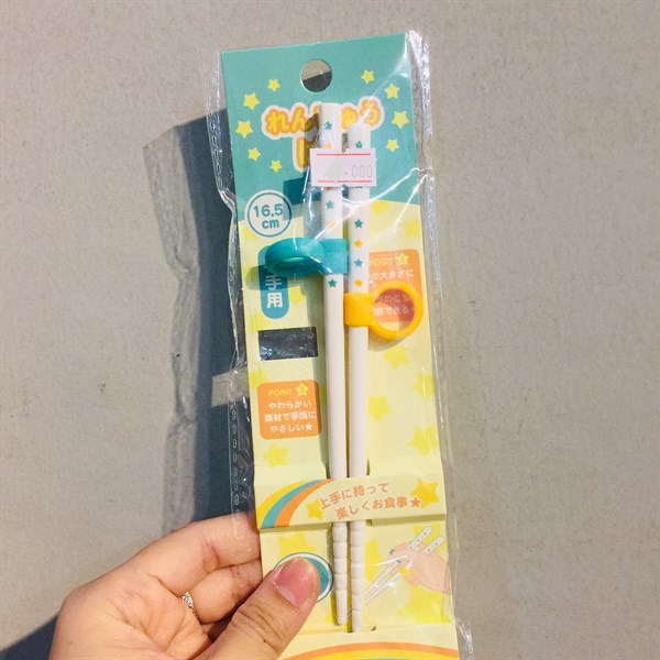 Đũa tập gắp xỏ ngón cho bé Seria nhẹ – hỗ trợ bé tự lập khi ăn 5 Đũa tập gắp xỏ ngón cho bé Seria nhẹ – hỗ trợ bé tự lập khi ăn - Ảnh 5